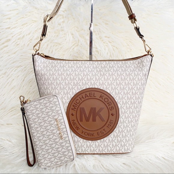 Michael Kors Handbags - NWT Michael Kors Bucket Bag & Wallet